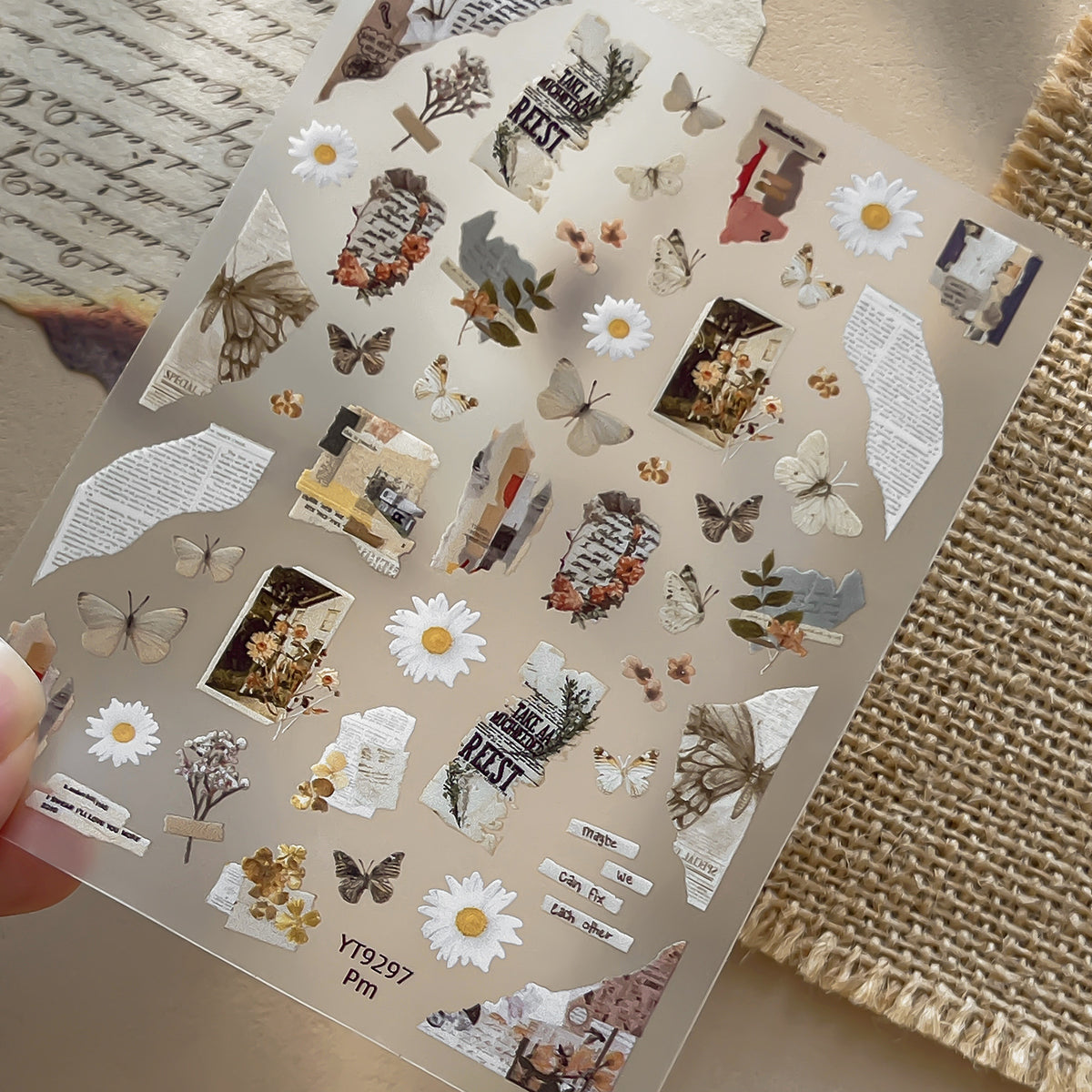 M349- Daisy Butterfly Flat Mini sticker 1 Pcs