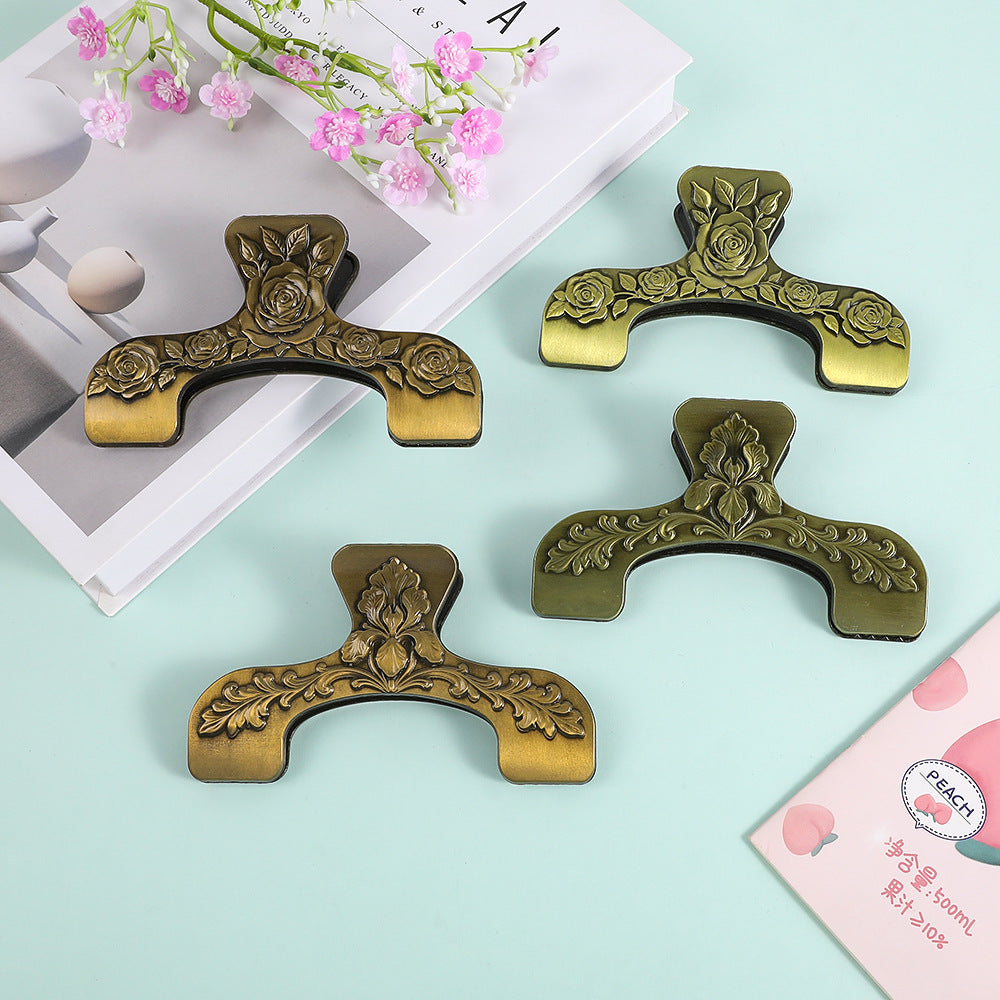Vintage embossed pattern zinc alloy clip
