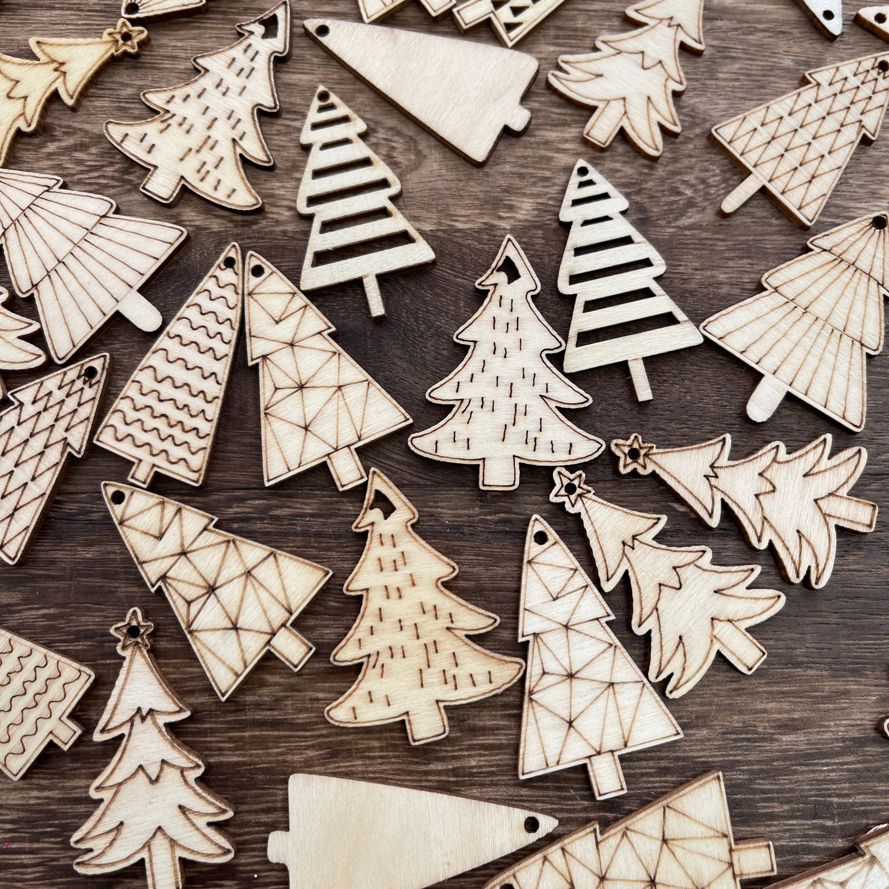 1121 Christmas tree wood chips 1 pack 50 pcs