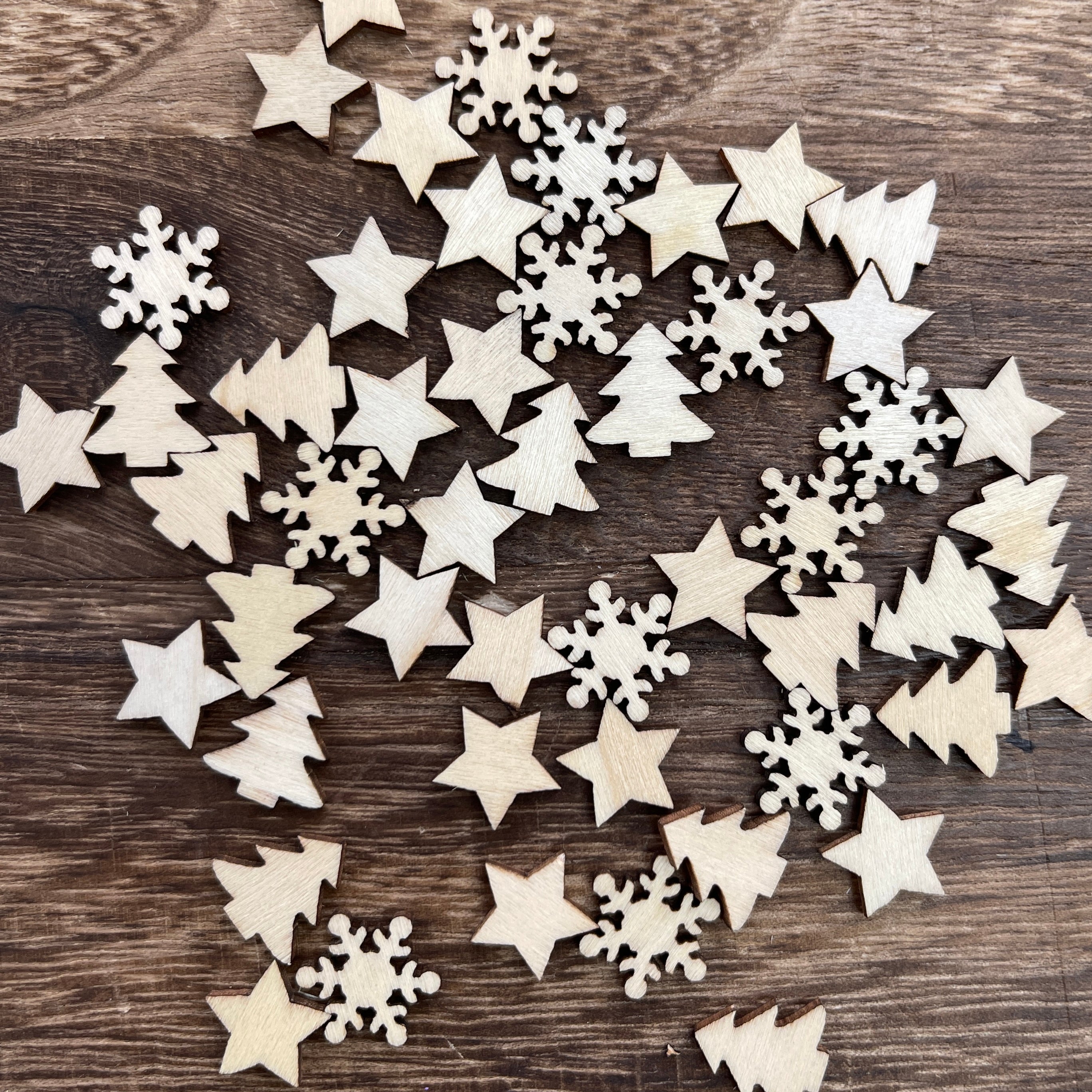 1121 Stars christmas tree snowflakes wood chips 1 pack 50 pcs
