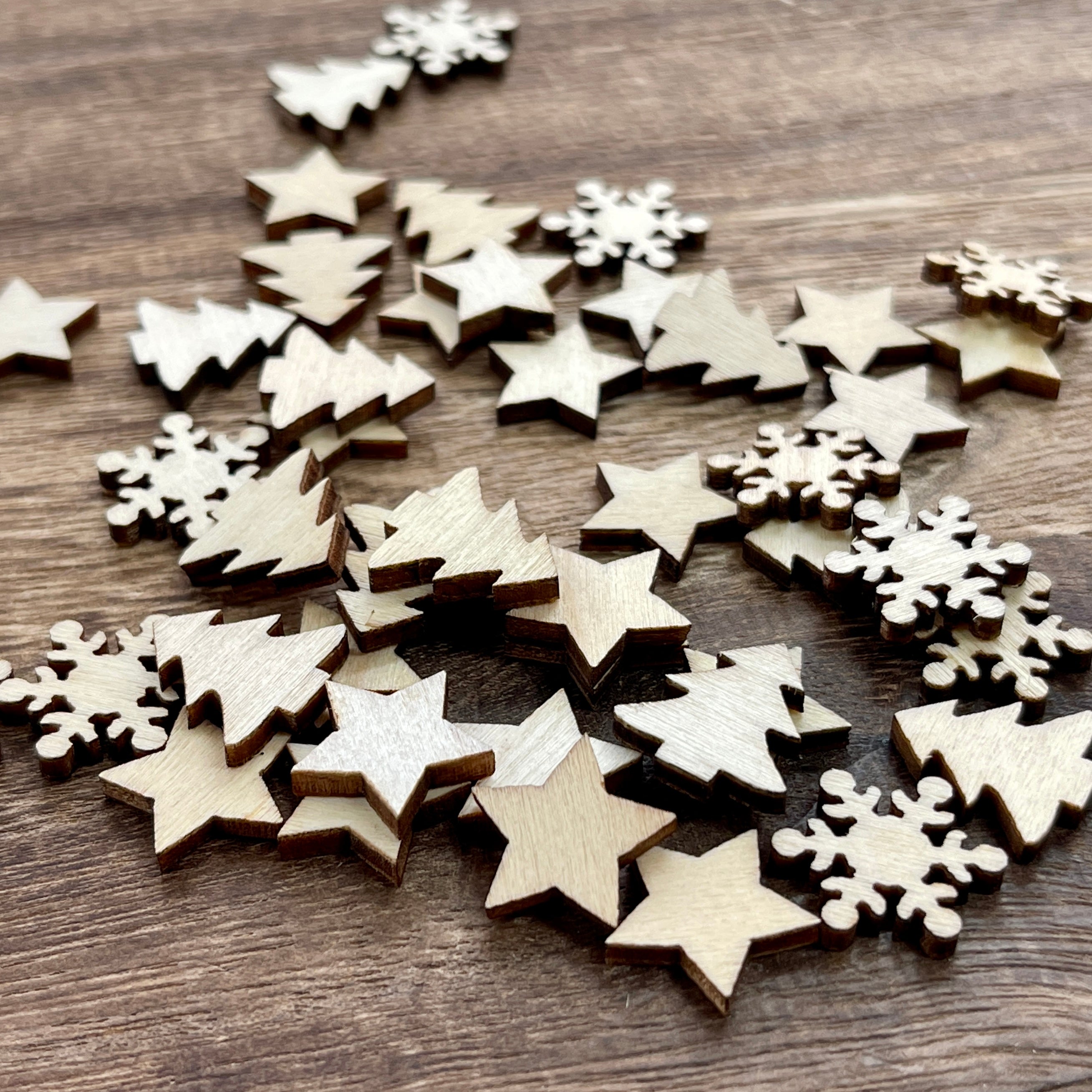 1121 Stars christmas tree snowflakes wood chips 1 pack 50 pcs