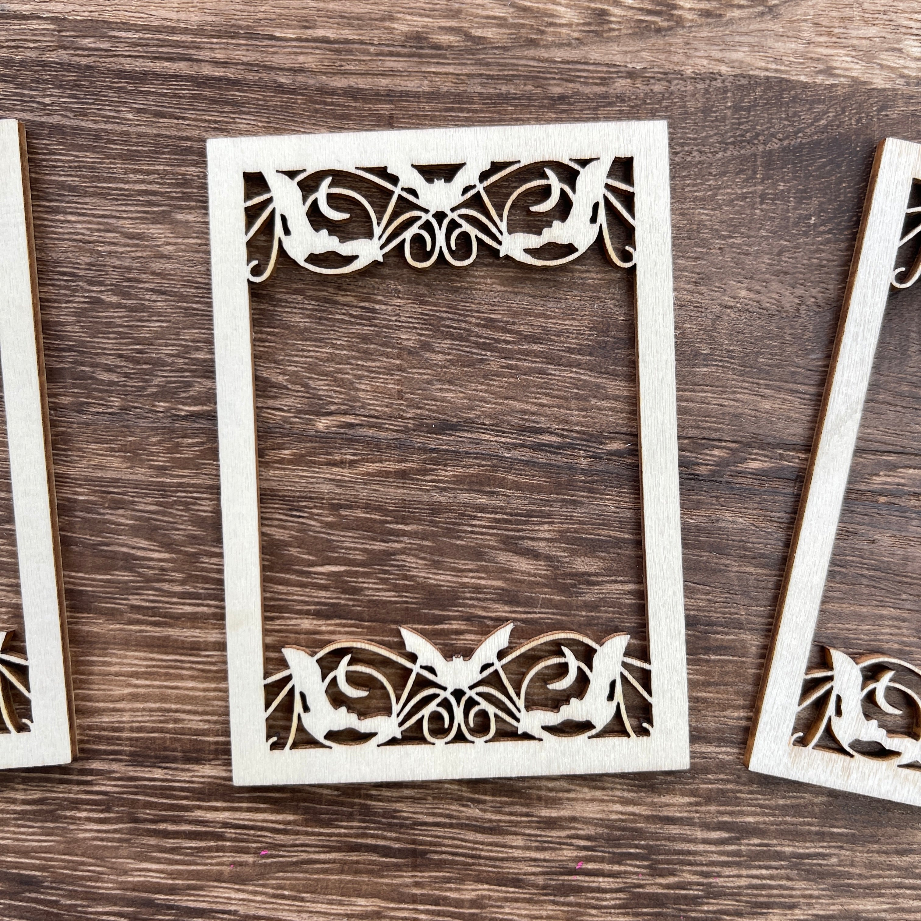 Bat decoration ATC wooden frame 1 pack 3 pcs, 2.5 * 3.5 in