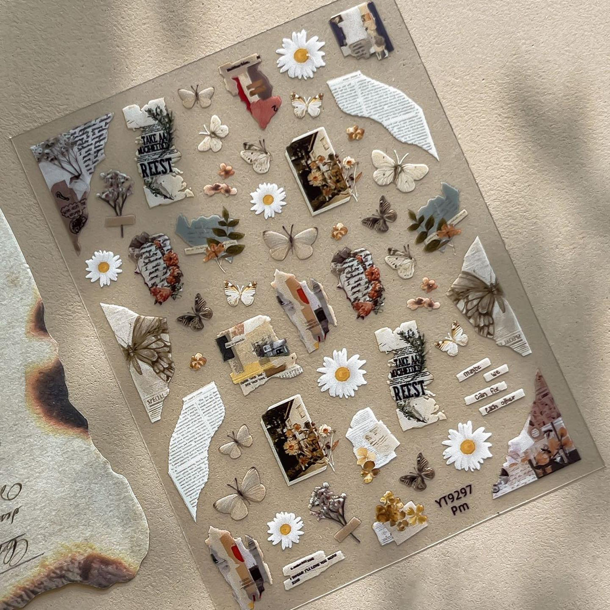M349- Daisy Butterfly Flat Mini sticker 1 Pcs