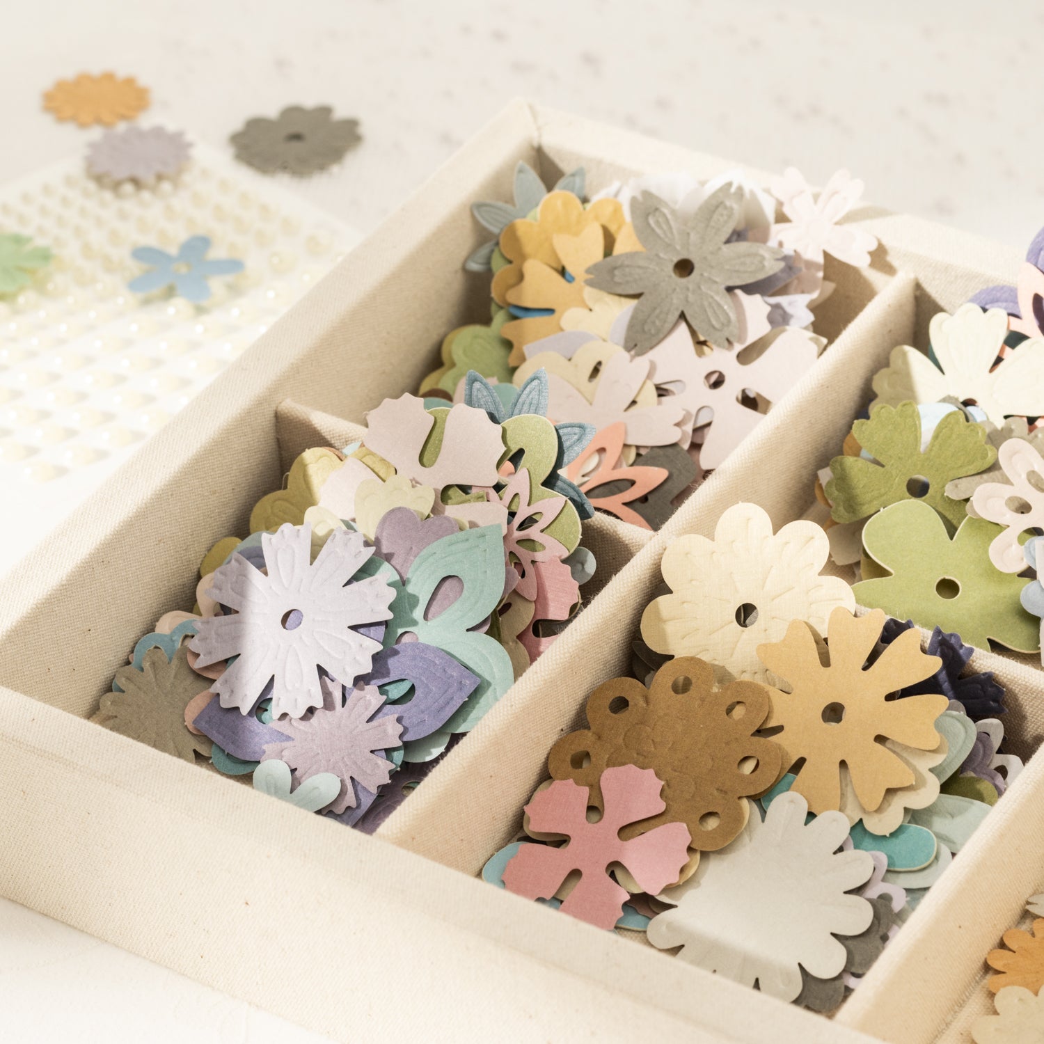 0705 Flowers and pearls die cut Mixed pack -30Pcs each pack