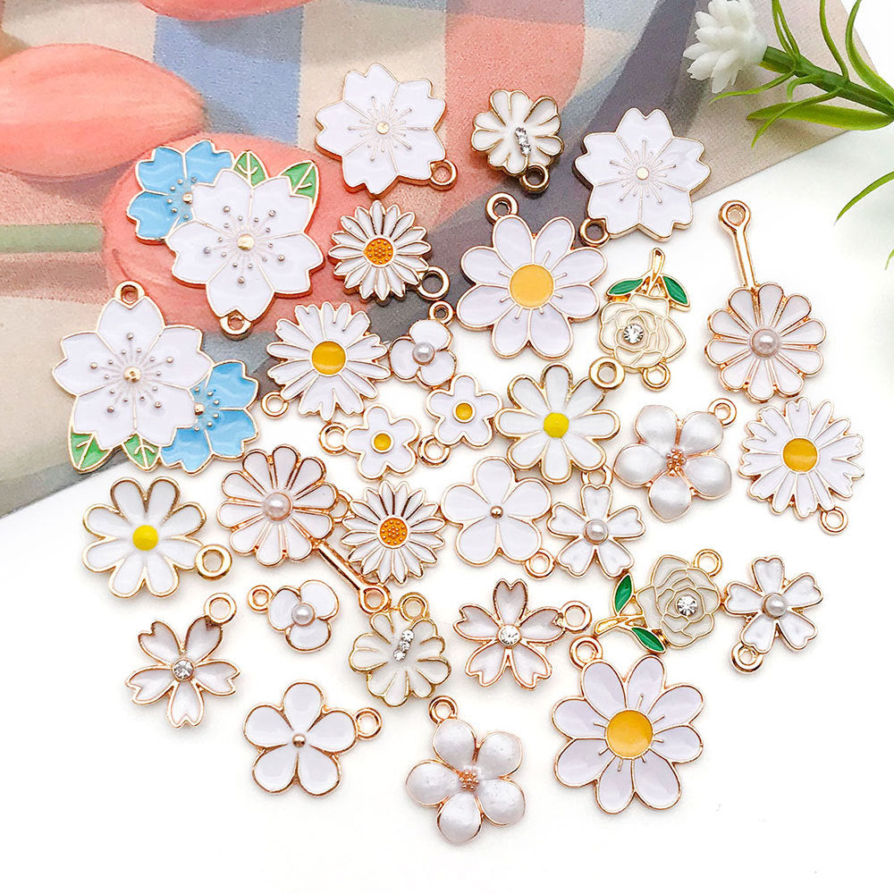 White Flowers Mixed Charms 30 psc