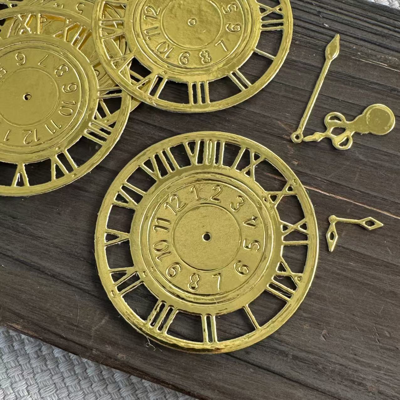 Handmade Clock Die cut Paper (6.1 × 6.1 cm) -4 clocks each pack