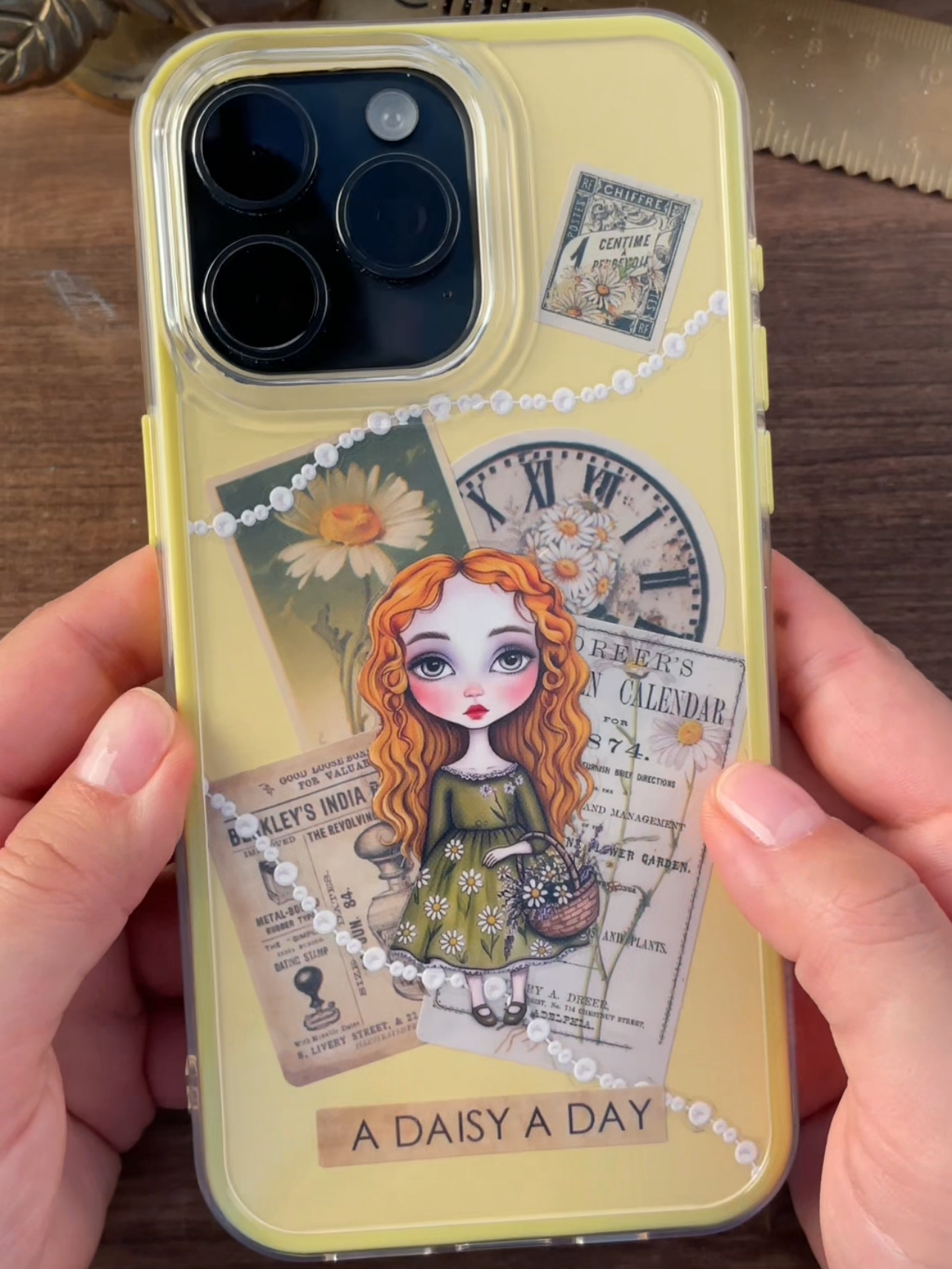 DIY Vintage Daisy Girl Phone Case Tutorial | Easy Clear Case Insert