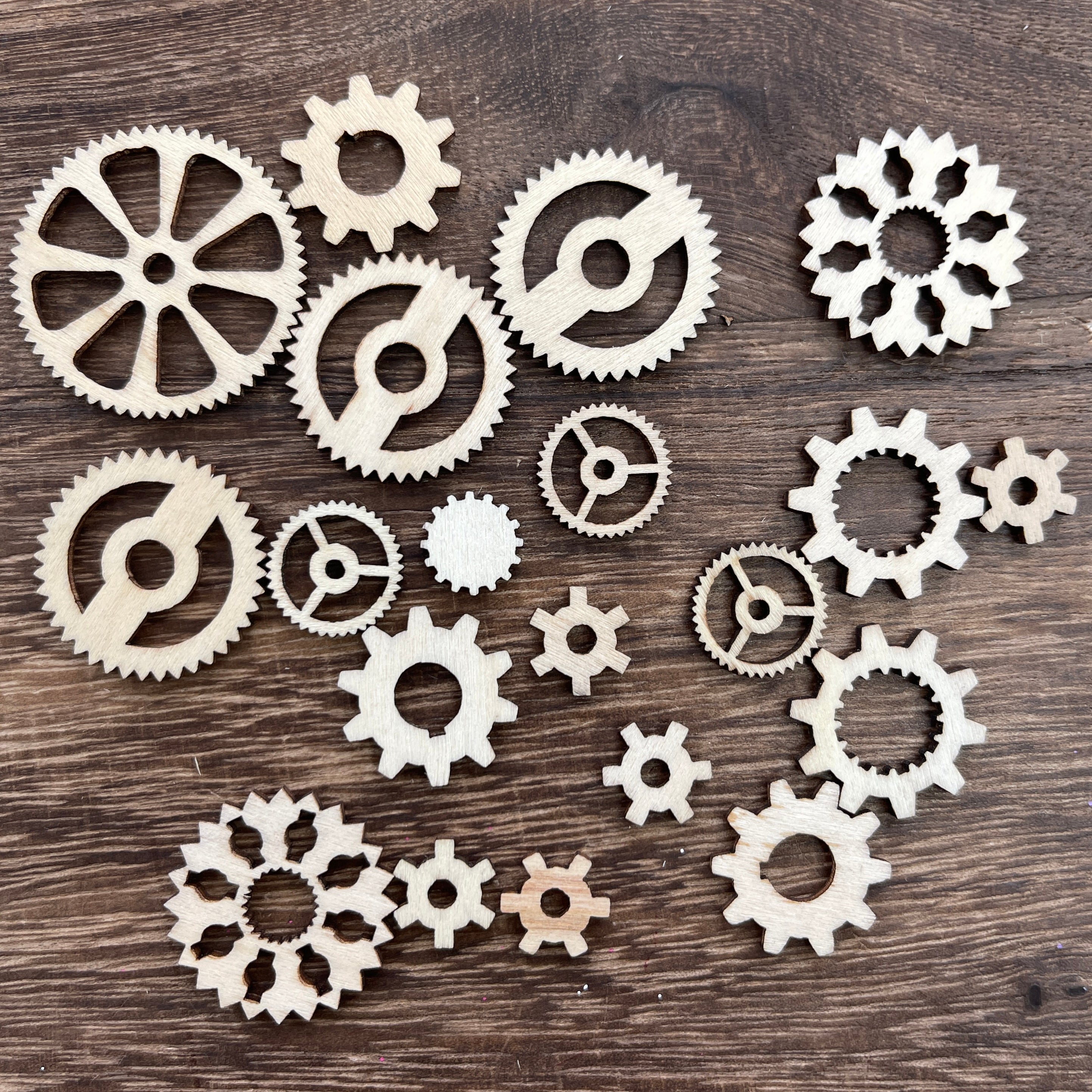 1121 Gear wood chips 1 pack 20 pcs