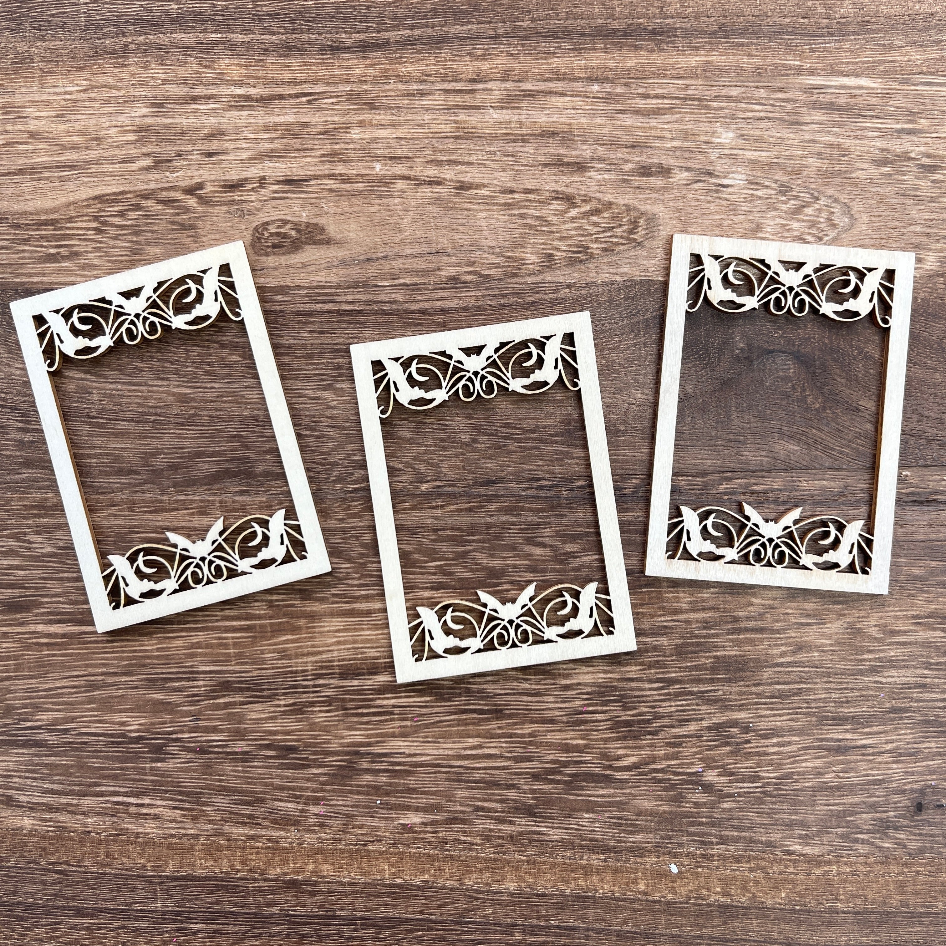 Bat decoration ATC wooden frame 1 pack 3 pcs, 2.5 * 3.5 in