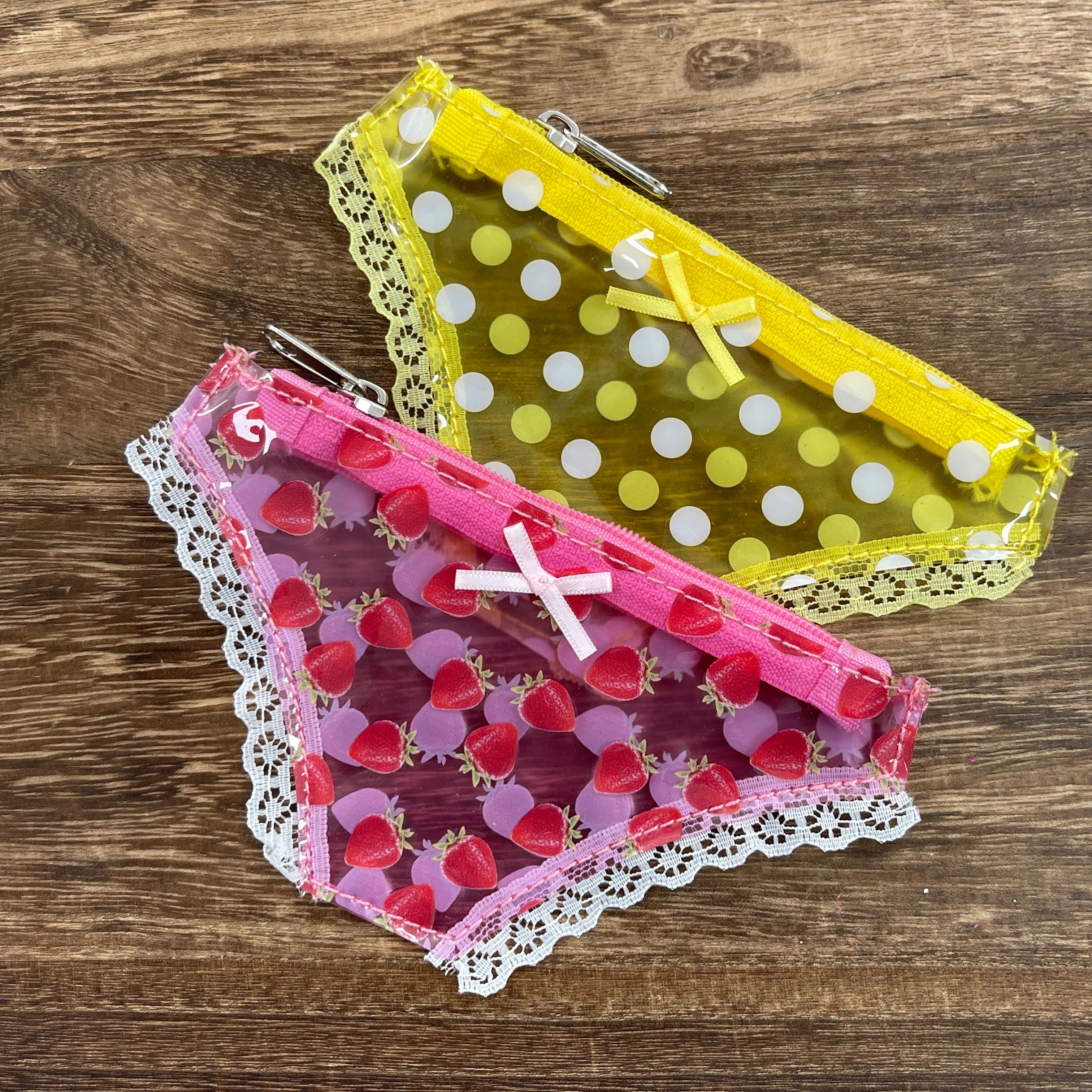 1129 Small Underwear-shaped storage bag 14.5cm*7.9cm