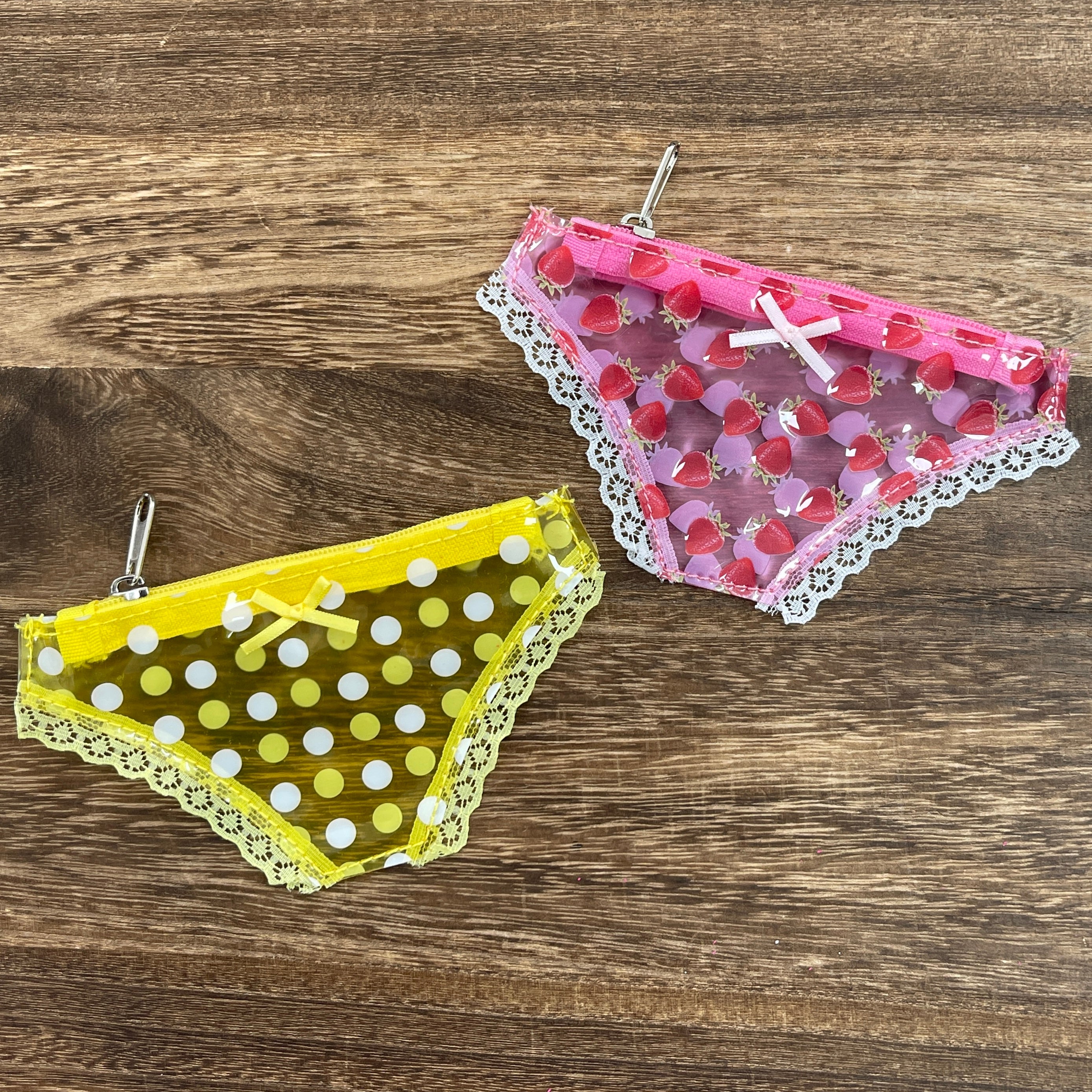 1129 Small Underwear-shaped storage bag 14.5cm*7.9cm